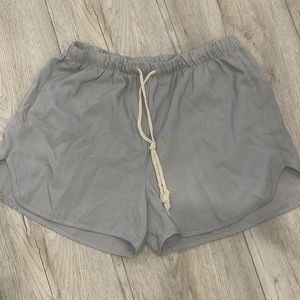 L grey stripe short